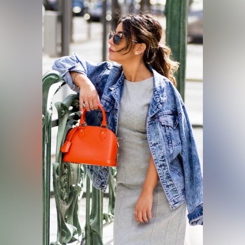Louis Vuitton Alma handbag in Piment Epi leather PM with silver-tone hardware. - Picture 16 of 16